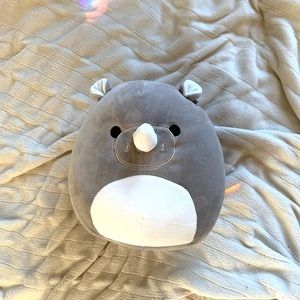 IRVING 5” a cute starter sqishmallow, no tags